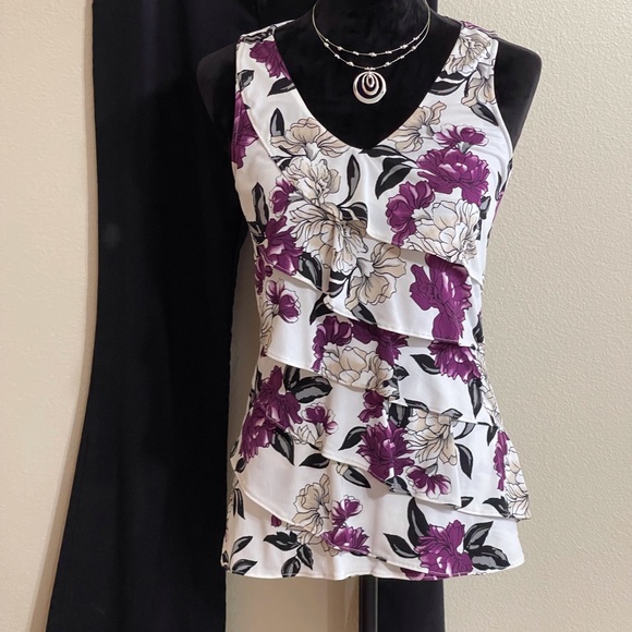 WHITE HOUSE BLACK MARKET SLEEVELESS RUFFLE FLORAL V NECK TOP SZ XS